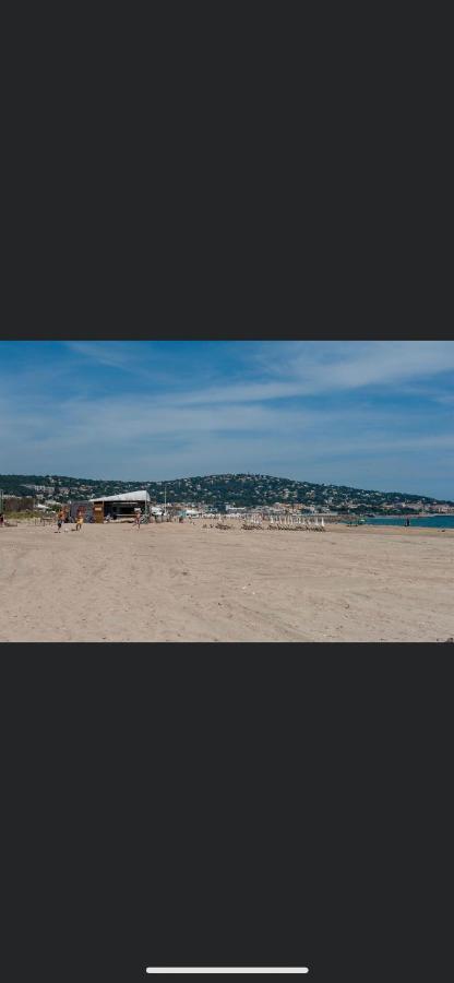 App T2 Climatise , 200 M Appartement