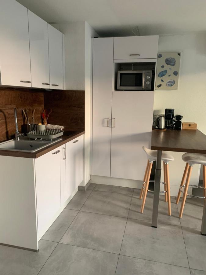 App T2 Climatise , 200 M Apartment *